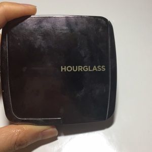 Hourglass Lighting Powder